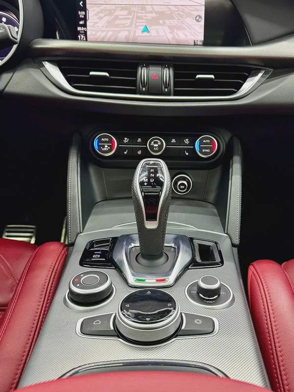 Alfa Romeo Stelvio 2024 GCC specs for 179,000.00 AED