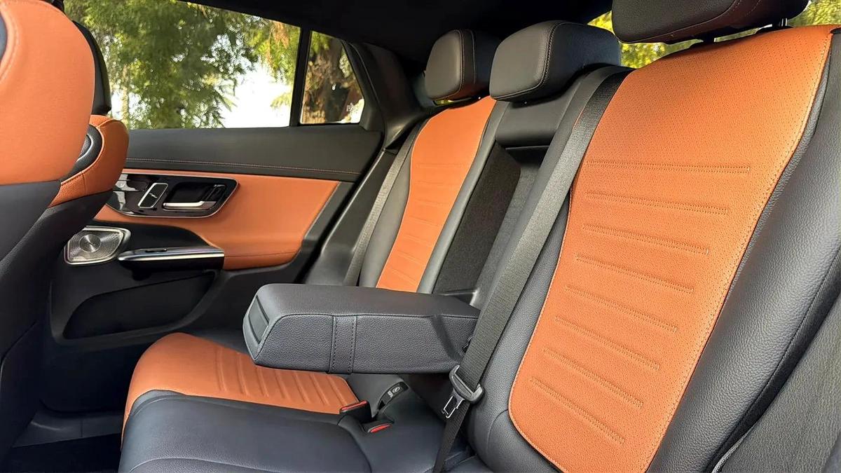 2024 Mercedes-Benz GLC Coupe GLC 300 AMG 4MATIC - Korean Specs - GCC STOCK-17-17