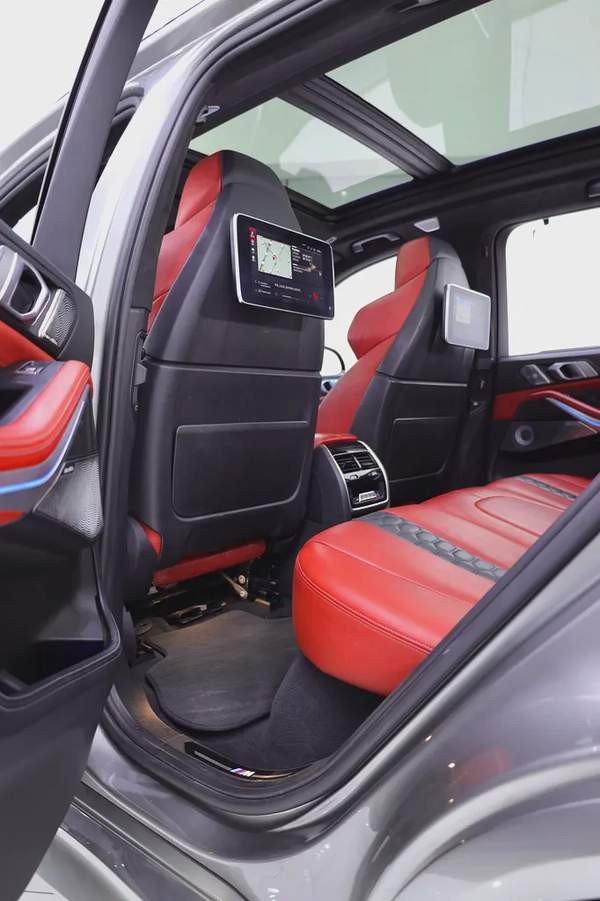X5 M COMPETITION 2021 GCC CARBON PACKAGE + Excellent Condition + Rear entertainment