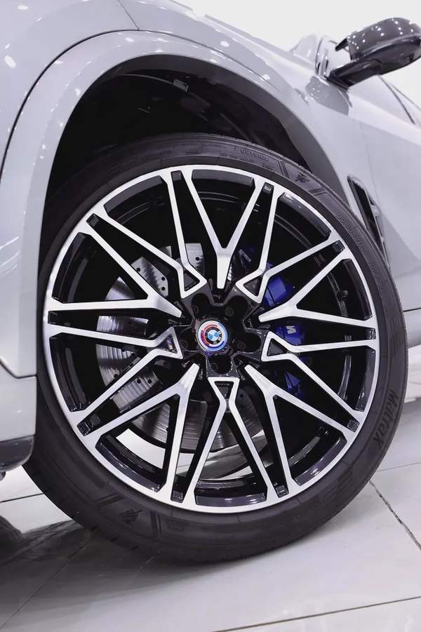 X5 M COMPETITION 2021 GCC CARBON PACKAGE + Excellent Condition + Rear entertainment