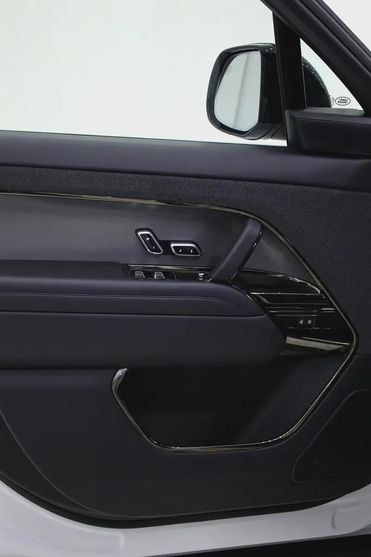 RANGE ROVER SPORT DYNAMIC V6 P400-10-10