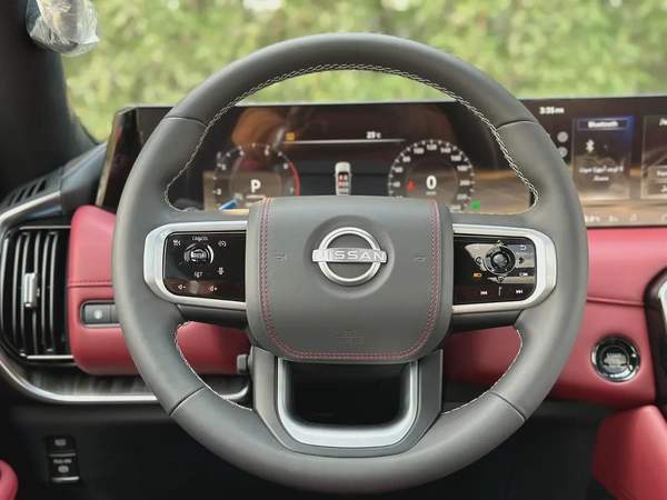 NISSAN 3.5TT V6 PLATINUM FULL OPTION - GCC