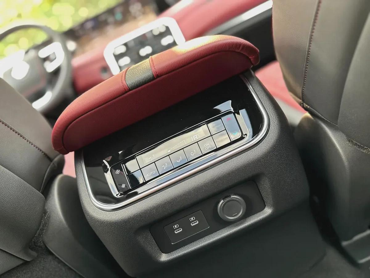 NISSAN 3.5TT V6 PLATINUM FULL OPTION - GCC-11-11