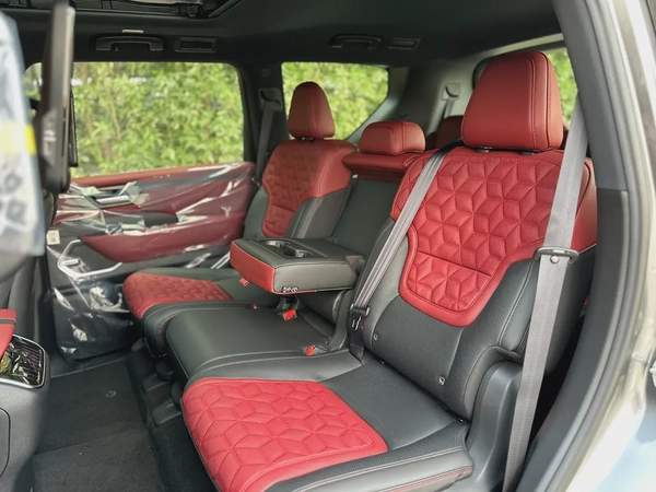 NISSAN 3.5TT V6 PLATINUM FULL OPTION - GCC