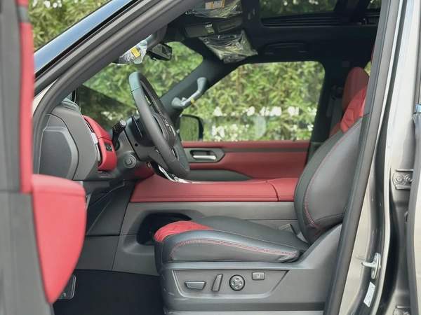 NISSAN 3.5TT V6 PLATINUM FULL OPTION - GCC