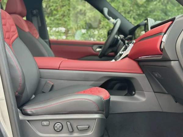 NISSAN 3.5TT V6 PLATINUM FULL OPTION - GCC