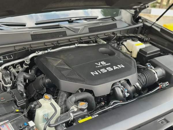 NISSAN 3.5TT V6 PLATINUM FULL OPTION - GCC