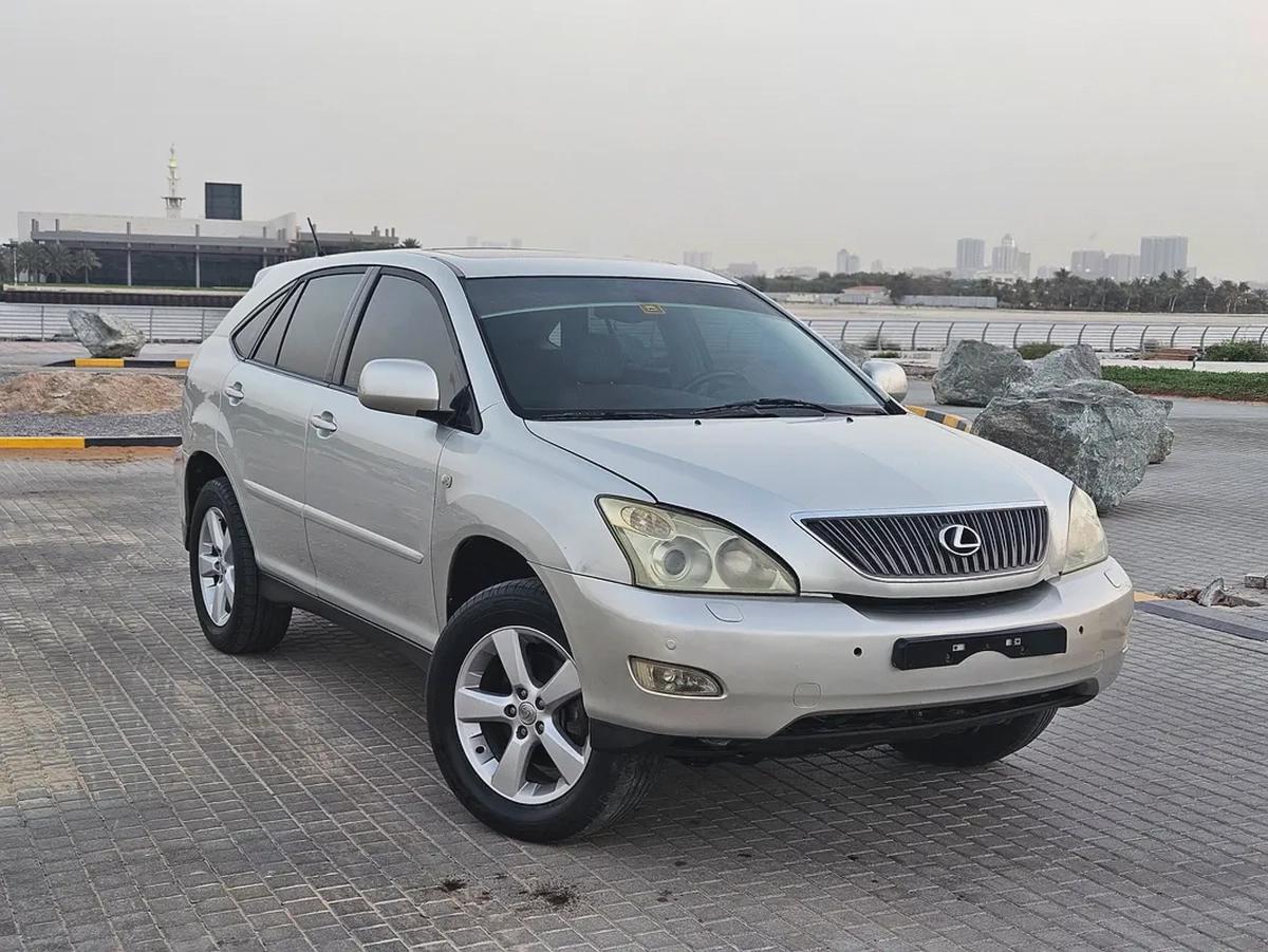 Lexus RX 330 GCC Immaculate Luxury SUV With Sunroof Perfect Family SUV Low KM Car-0-0