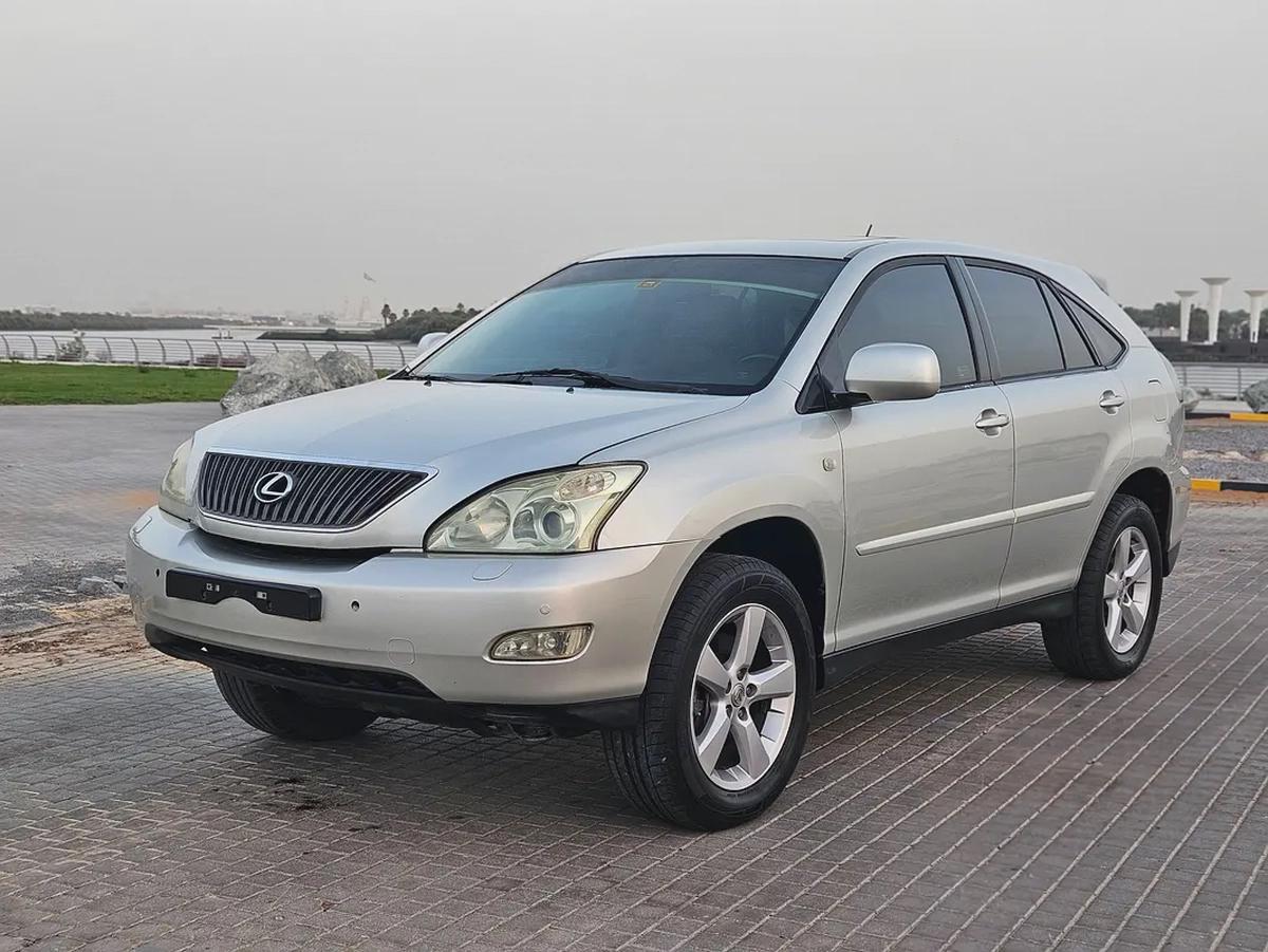 Lexus RX 330 GCC Immaculate Luxury SUV With Sunroof Perfect Family SUV Low KM Car-1-1
