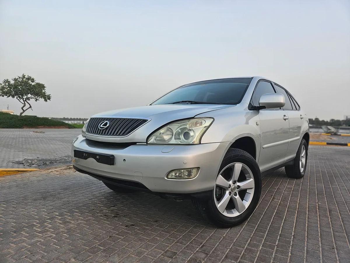 Lexus RX 330 GCC Immaculate Luxury SUV With Sunroof Perfect Family SUV Low KM Car-2-2