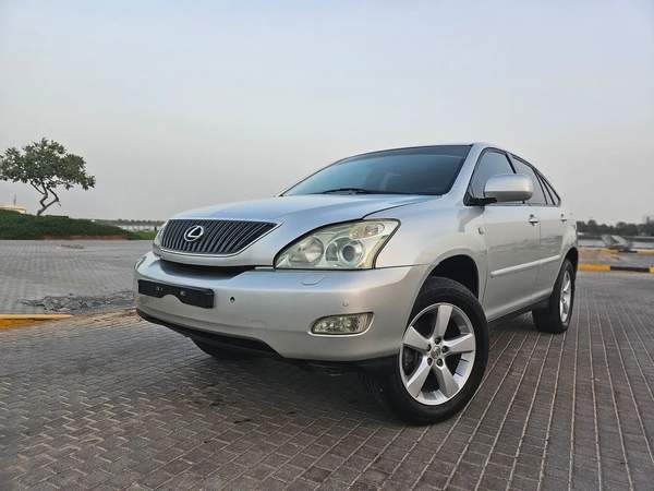 Lexus RX 330 GCC Immaculate Luxury SUV With Sunroof Perfect Family SUV Low KM Car