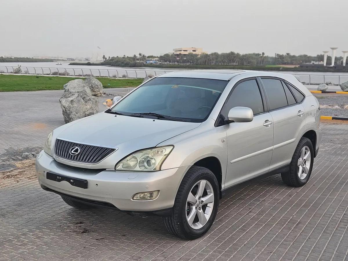 Lexus RX 330 GCC Immaculate Luxury SUV With Sunroof Perfect Family SUV Low KM Car-4-4