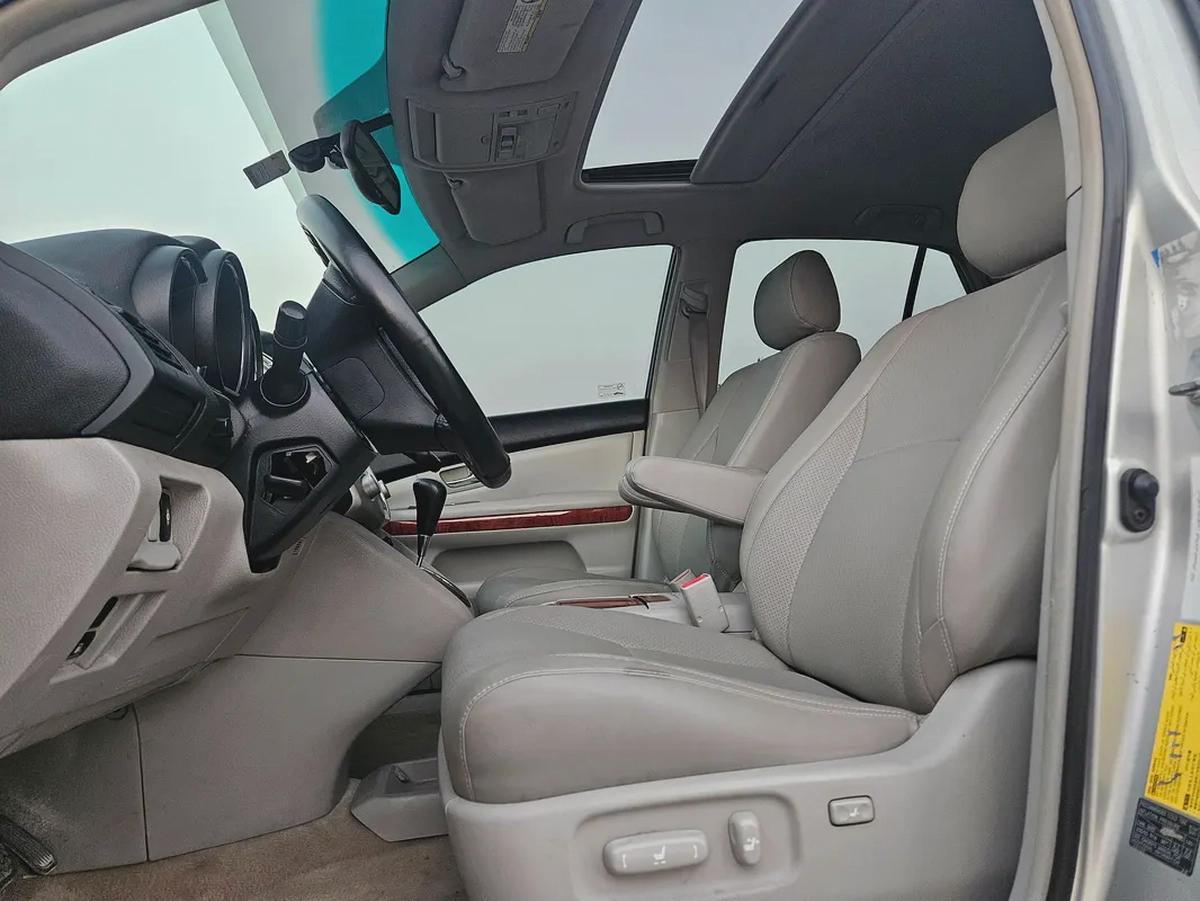 Lexus RX 330 GCC Immaculate Luxury SUV With Sunroof Perfect Family SUV Low KM Car-6-6