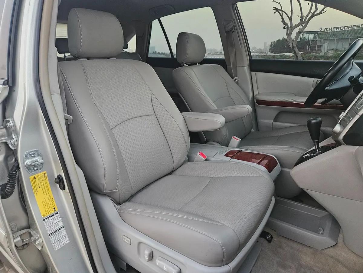 Lexus RX 330 GCC Immaculate Luxury SUV With Sunroof Perfect Family SUV Low KM Car-7-7