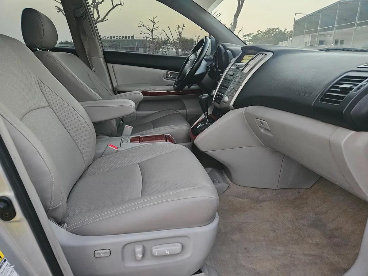 Lexus RX 330 GCC Immaculate Luxury SUV With Sunroof Perfect Family SUV Low KM Car-8-8