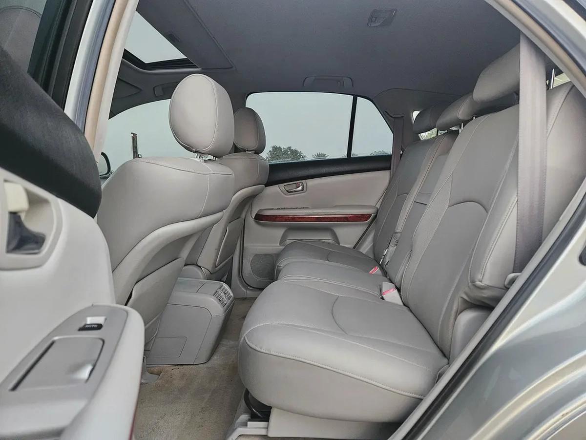 Lexus RX 330 GCC Immaculate Luxury SUV With Sunroof Perfect Family SUV Low KM Car-10-10