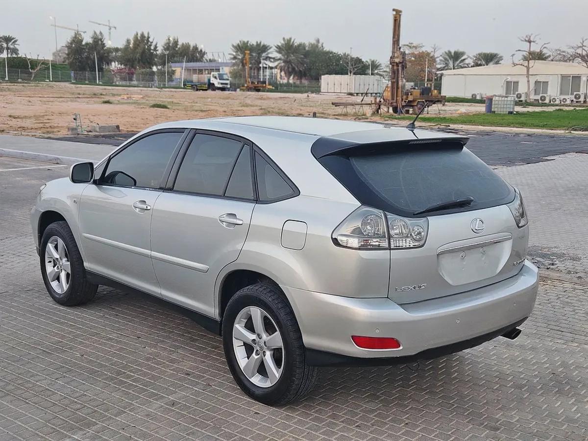 Lexus RX 330 GCC Immaculate Luxury SUV With Sunroof Perfect Family SUV Low KM Car-12-12