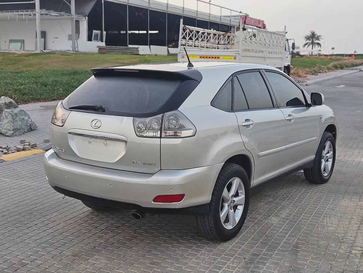 Lexus RX 330 GCC Immaculate Luxury SUV With Sunroof Perfect Family SUV Low KM Car-13-13