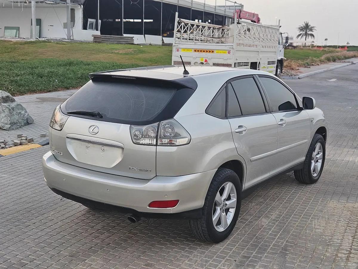 Lexus RX 330 GCC Immaculate Luxury SUV With Sunroof Perfect Family SUV Low KM Car-14-14