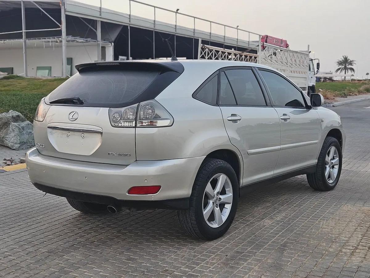 Lexus RX 330 GCC Immaculate Luxury SUV With Sunroof Perfect Family SUV Low KM Car-16-16