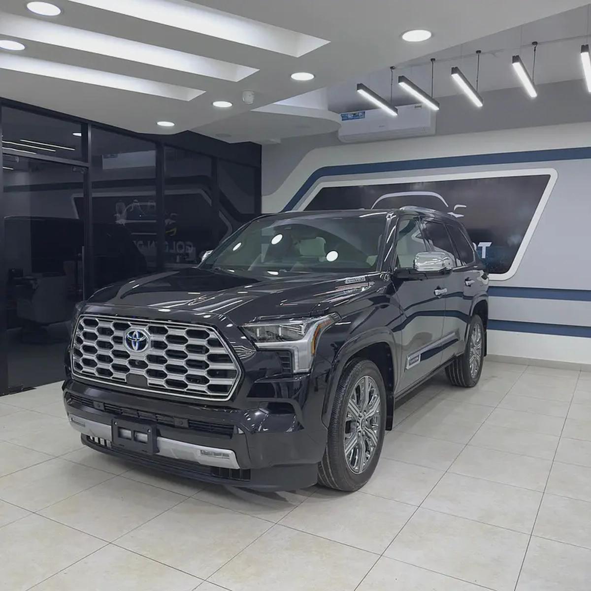 2024 Toyota Sequoia Capstone hybrid-0-0