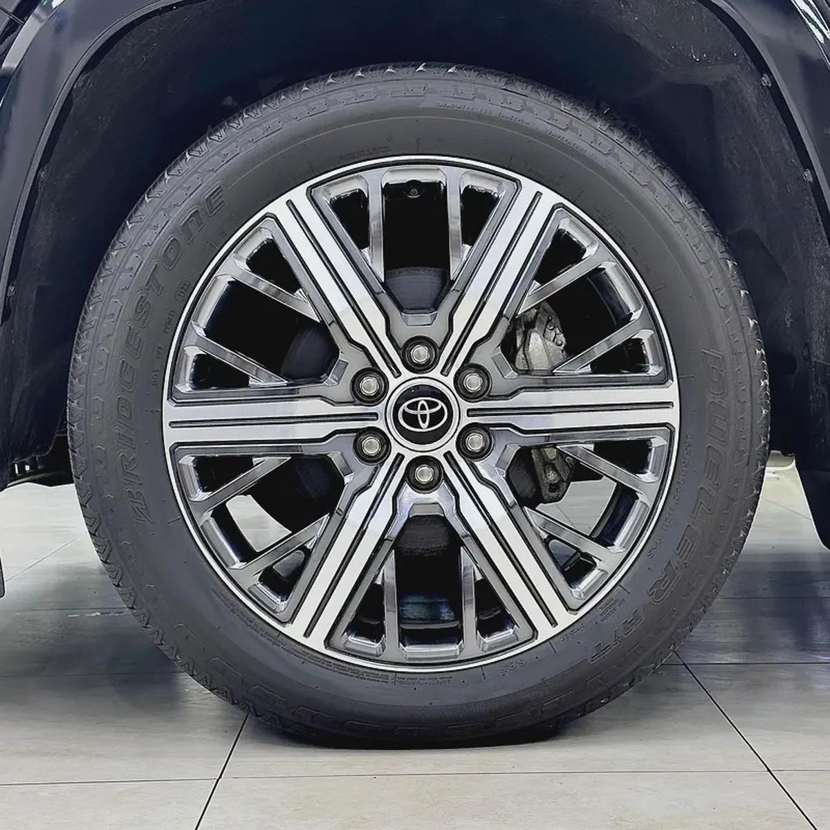 2024 Toyota Sequoia Capstone hybrid-19-19