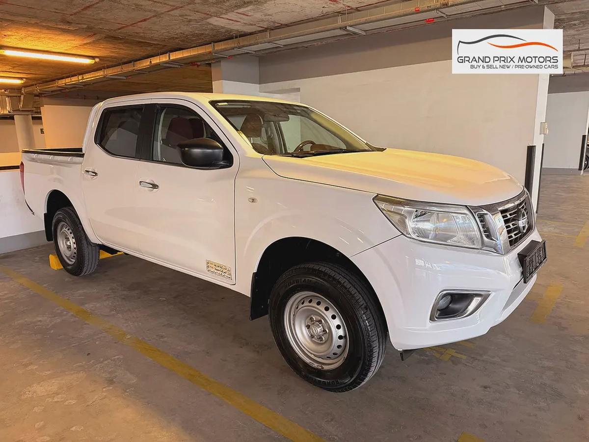 Nissan Navara SE 4x4 Double Cabin Automatic 2022 Model GCC Specs With Service History-2-2