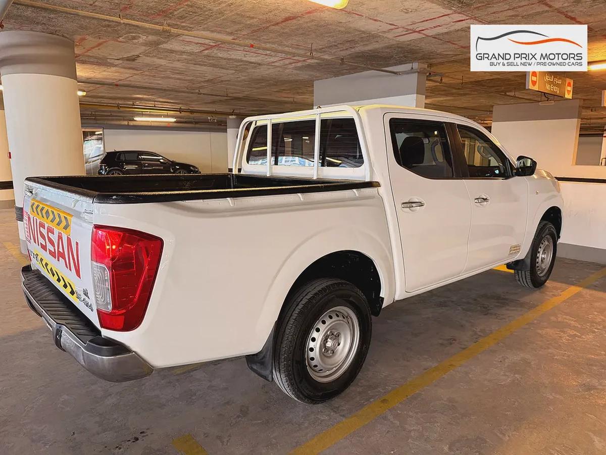 Nissan Navara SE 4x4 Double Cabin Automatic 2022 Model GCC Specs With Service History-5-5