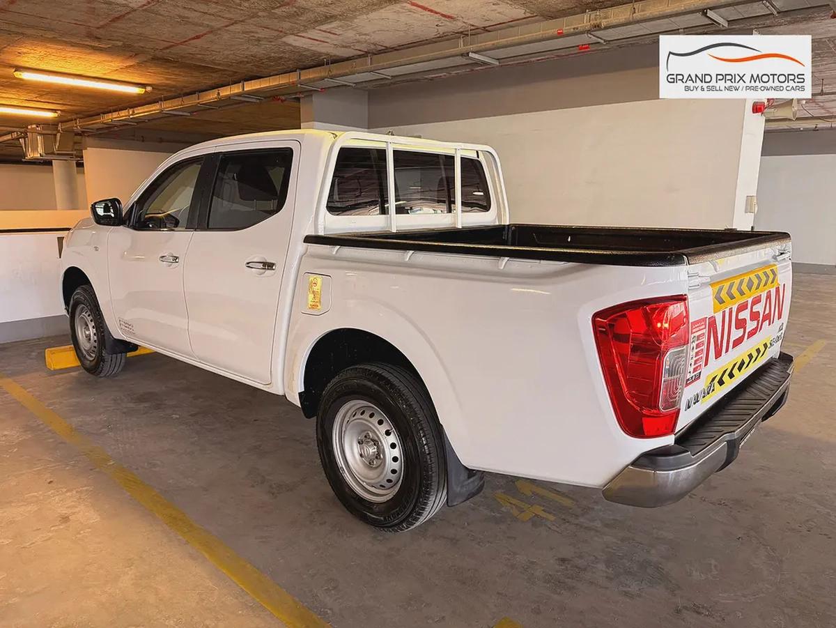 Nissan Navara SE 4x4 Double Cabin Automatic 2022 Model GCC Specs With Service History-6-6
