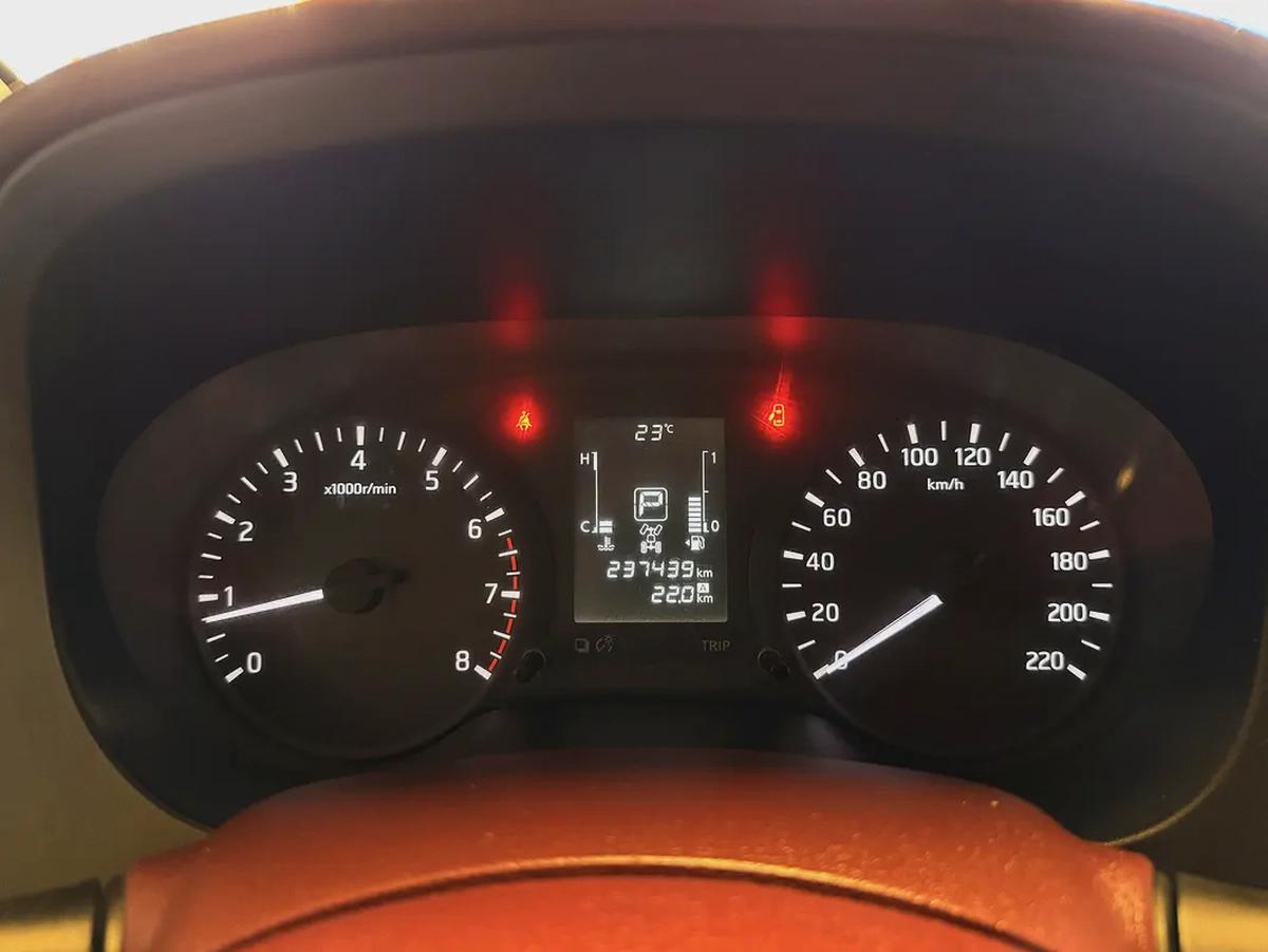 Nissan Navara SE 4x4 Double Cabin Automatic 2022 Model GCC Specs With Service History-15-15