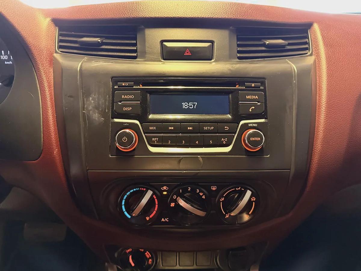 Nissan Navara SE 4x4 Double Cabin Automatic 2022 Model GCC Specs With Service History-16-16