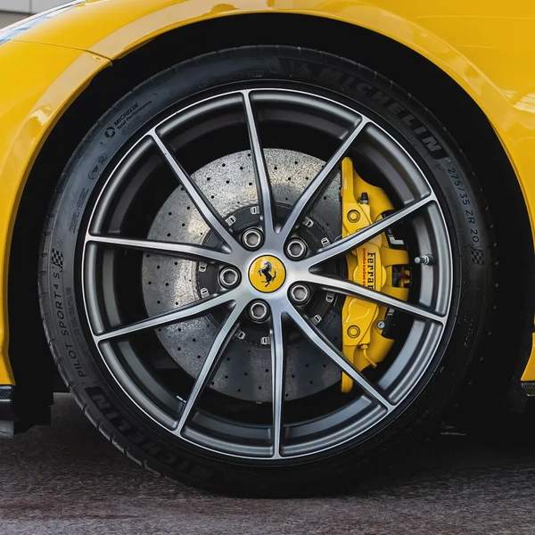 2022 FERRARI 812 GTS( FULL CARBON BODY) DONE ONLY 3000KM