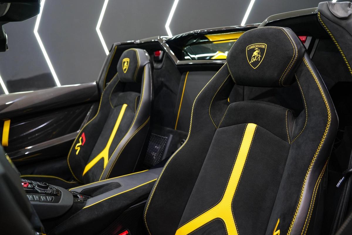 Lamborghini Aventador SVJ Roadster 1 of 800 2020-4-4
