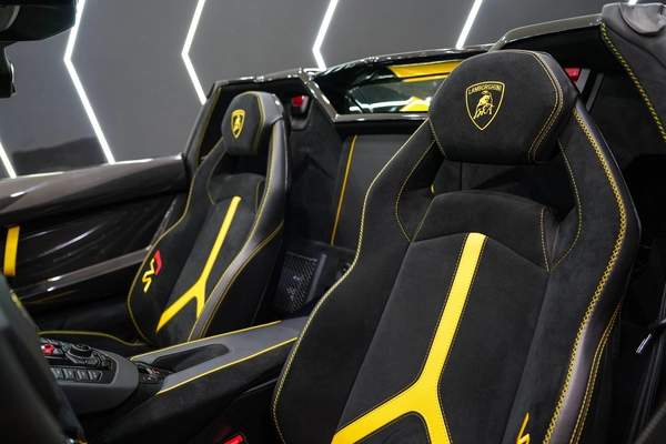 Lamborghini Aventador SVJ Roadster 1 of 800 2020