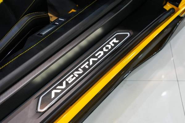 Lamborghini Aventador SVJ Roadster 1 of 800 2020