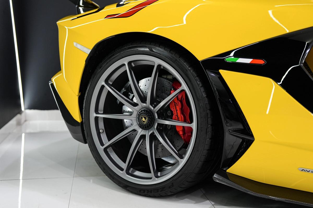 Lamborghini Aventador SVJ Roadster 1 of 800 2020-18-18