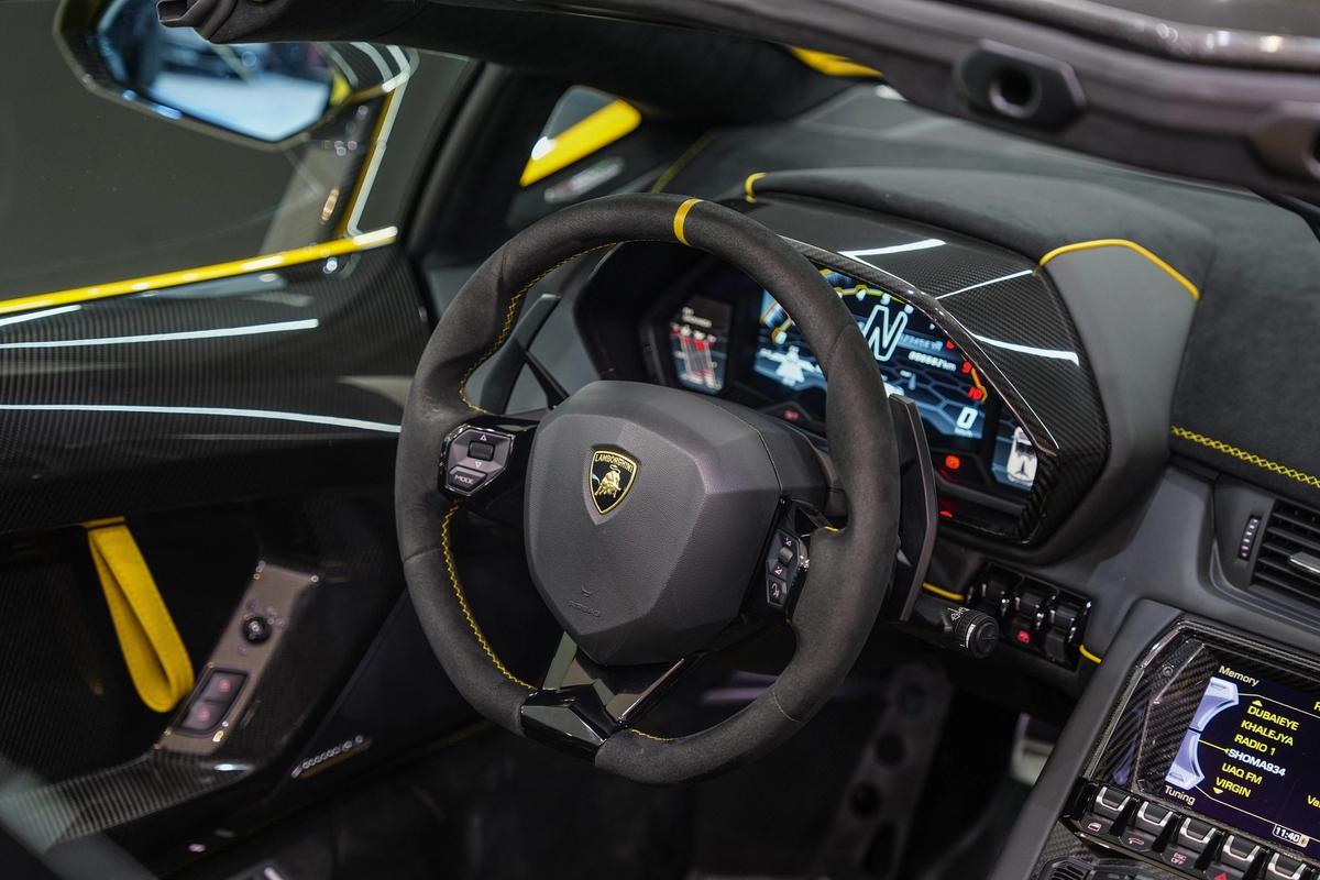 Lamborghini Aventador SVJ Roadster 1 of 800 2020-2-2