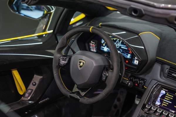 Lamborghini Aventador SVJ Roadster 1 of 800 2020