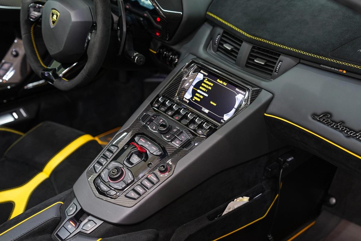 Lamborghini Aventador SVJ Roadster 1 of 800 2020-7-7