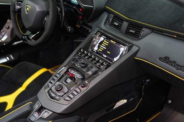 Lamborghini Aventador SVJ Roadster 1 of 800 2020