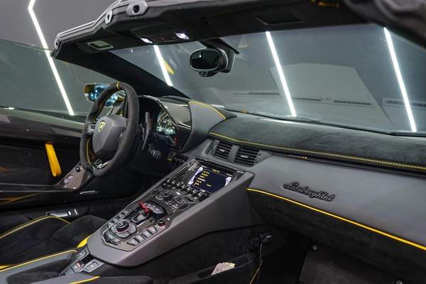 Lamborghini Aventador SVJ Roadster 1 of 800 2020