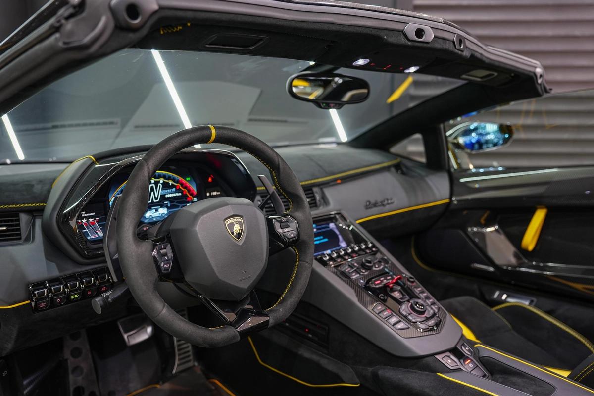 Lamborghini Aventador SVJ Roadster 1 of 800 2020-3-3