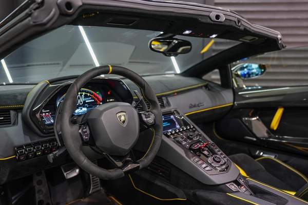 Lamborghini Aventador SVJ Roadster 1 of 800 2020