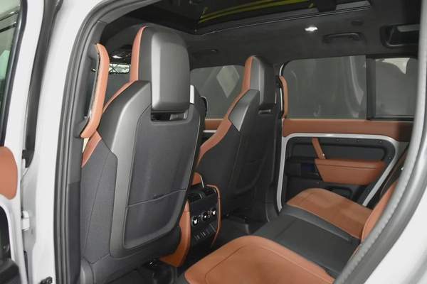 Land Rover Defender 110 Octa 2026 - GCC - Al Tayer Motors