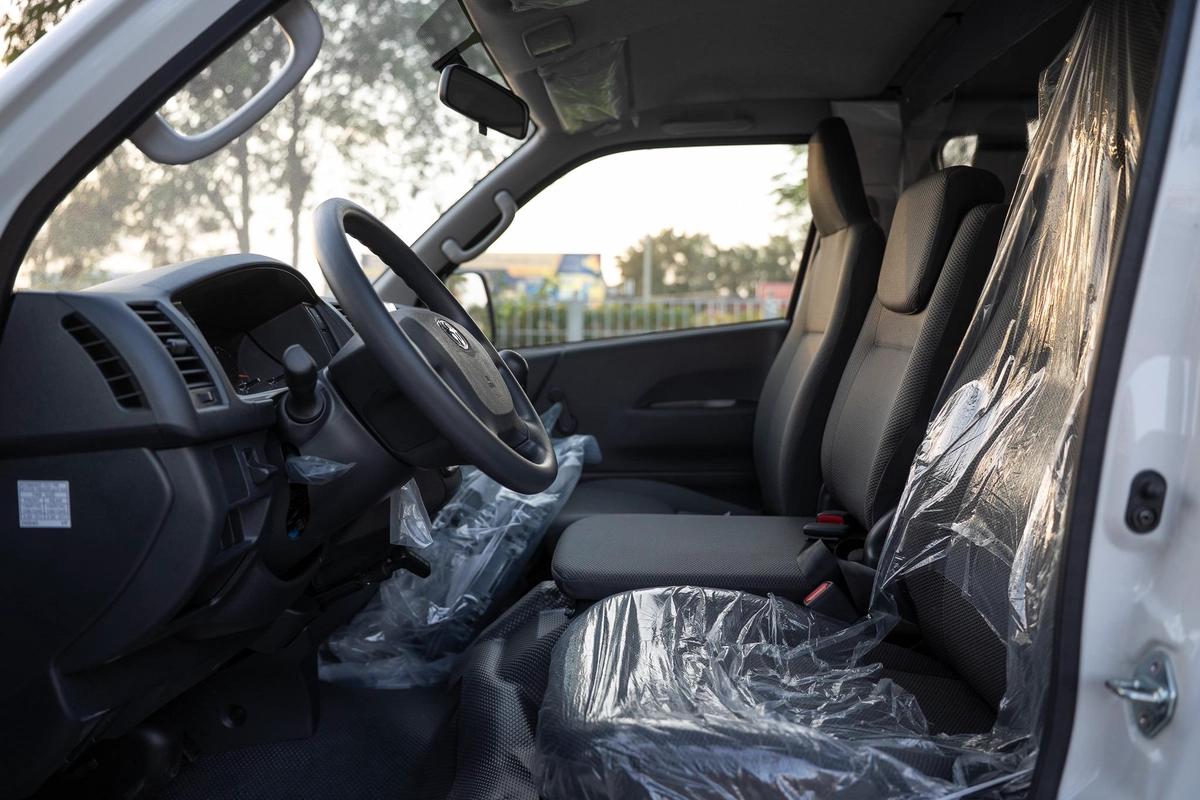 Toyota Hiace Van 2025-19-19