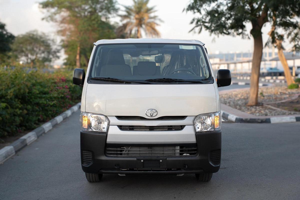 Toyota Hiace Van 2025-11-11