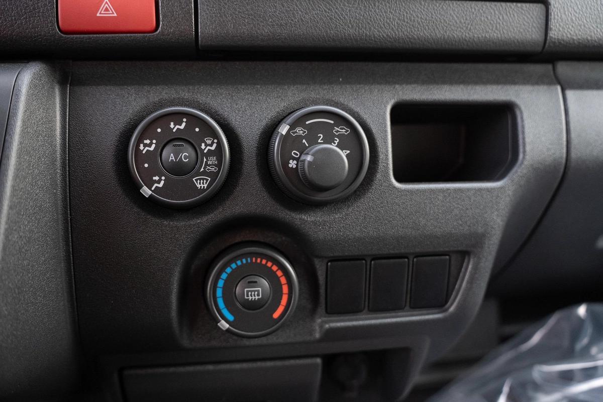 Toyota Hiace Van 2025-14-14
