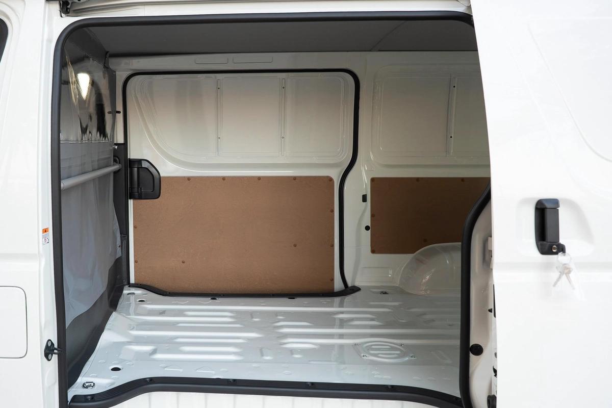 Toyota Hiace Van 2025-3-3