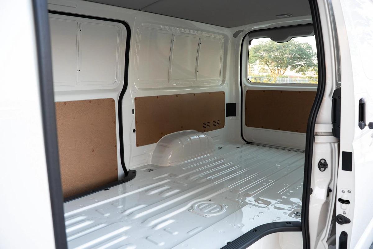 Toyota Hiace Van 2025-17-17