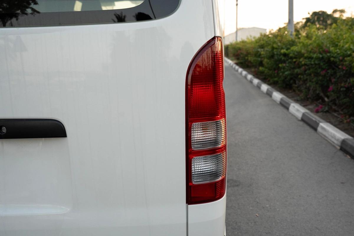 Toyota Hiace Van 2025-12-12